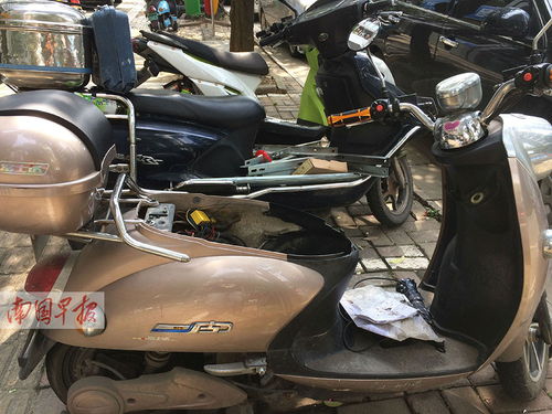 5月6日焦点图 桂林查处近19吨'脚臭盐'与电动助力车蓄电池安全问题引关注